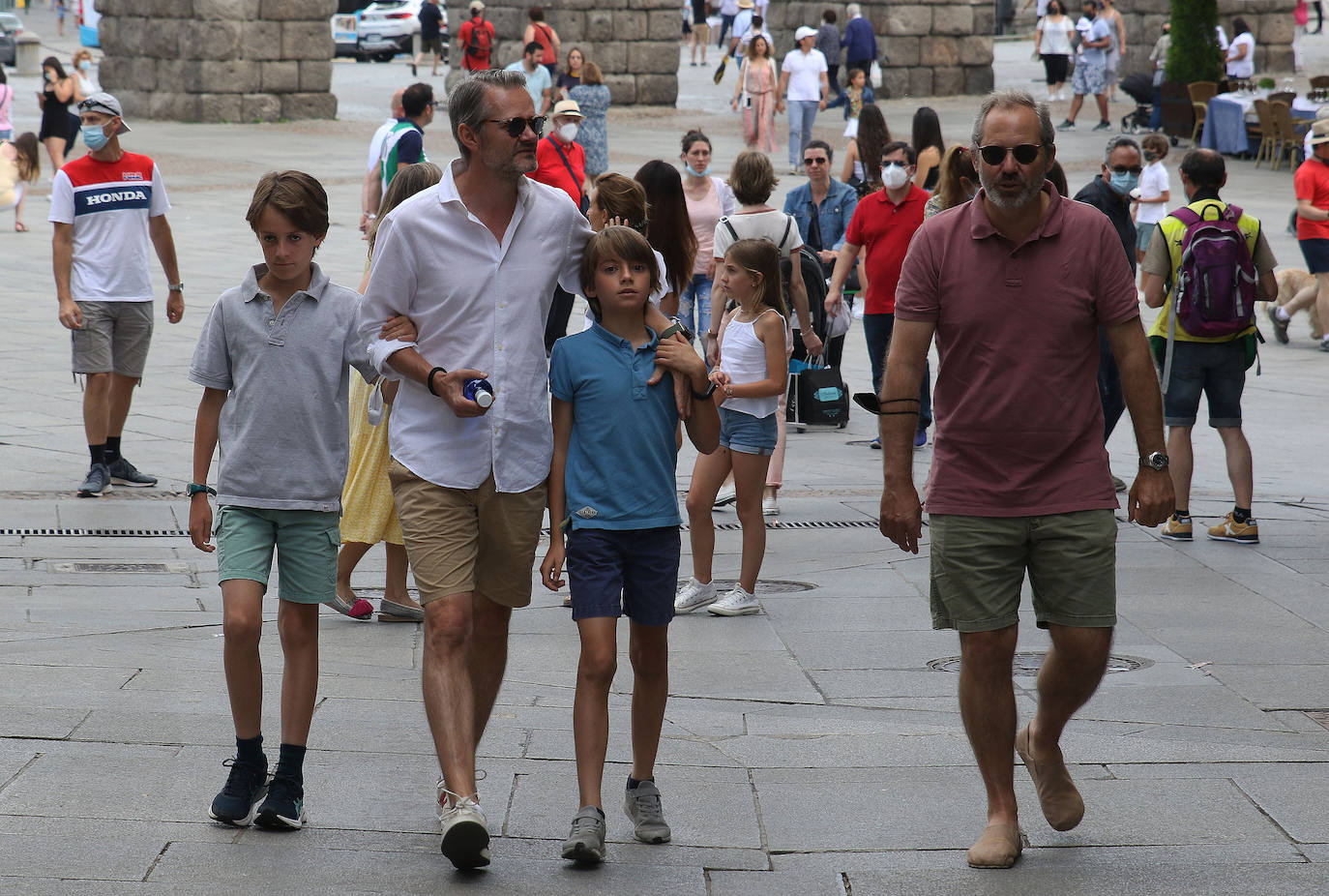 Primer día sin el uso de la mascarilla en exteriores por las calles de Segovia 