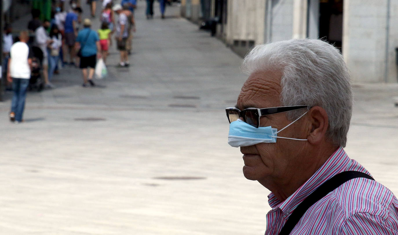 Primer día sin el uso de la mascarilla en exteriores por las calles de Segovia 