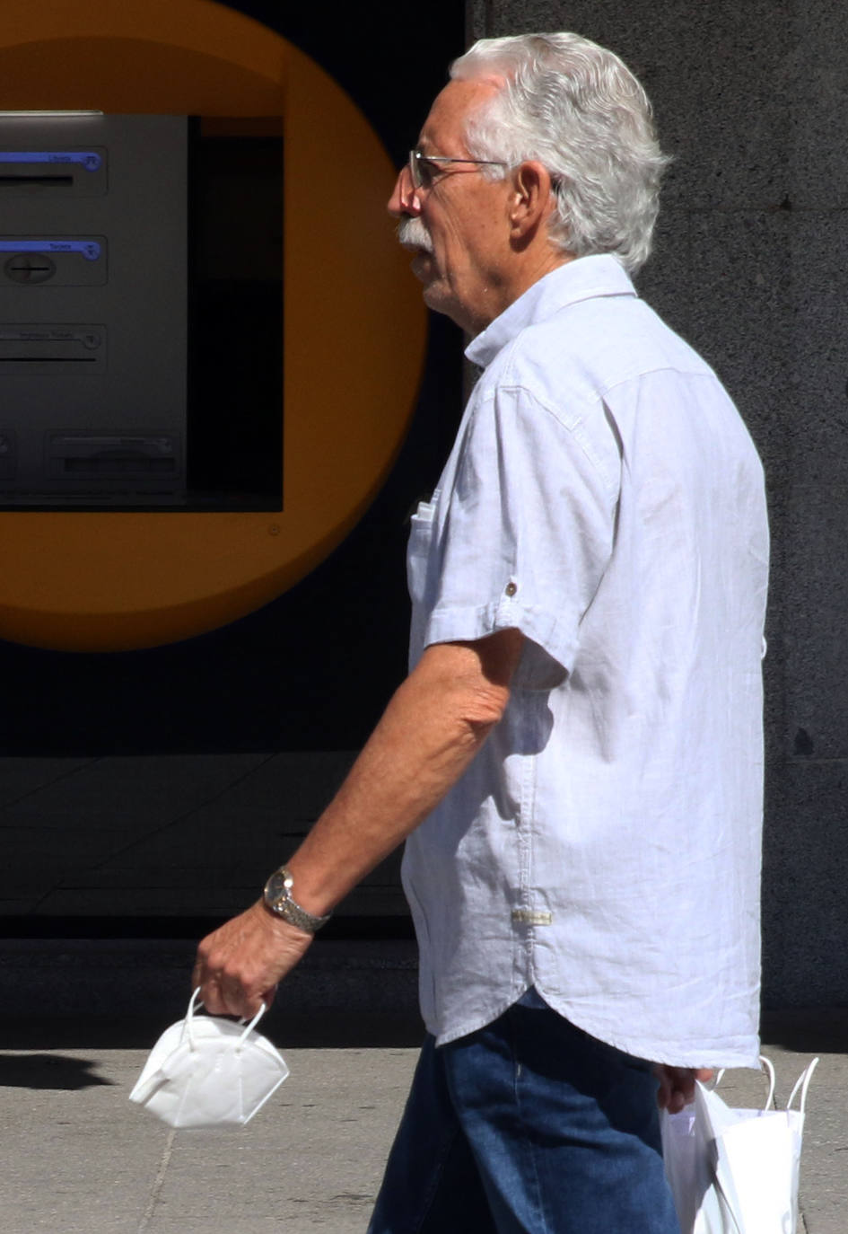 Primer día sin el uso de la mascarilla en exteriores por las calles de Segovia 