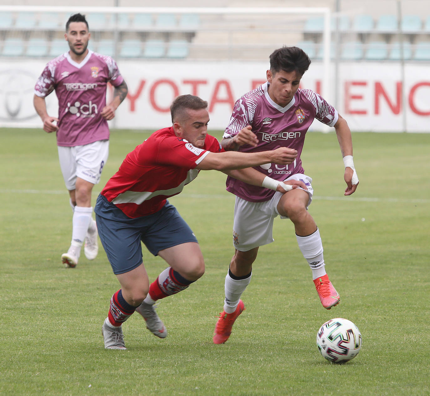 Los jugadores de Pechu doblegan a su rival y son nuevo equipo de Tercera RFEF.