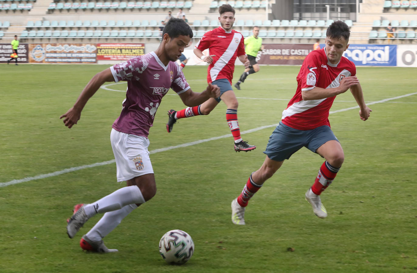 Los jugadores de Pechu doblegan a su rival y son nuevo equipo de Tercera RFEF.