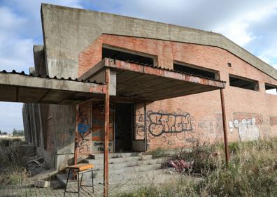 Imagen secundaria 1 - Estado de los edificios del antiguo Colegio de Huérfanos de Ferroviarios.