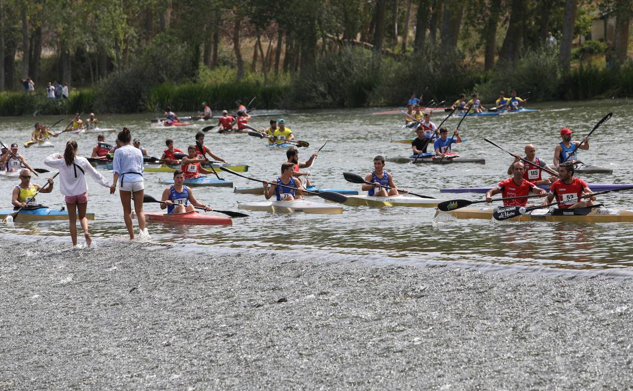 Palistas en el Descenso del Pisuerga de una edición anterior. 