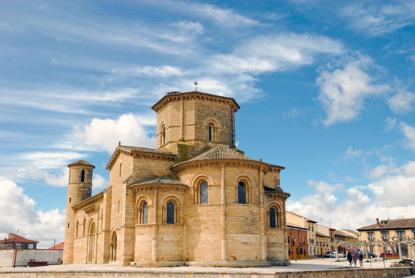 La iglesia de San Martín de Frómista constituye el edificio románico más puro y representativo de la provincia de Palencia.