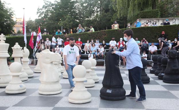 Imagen de la exhibición en el Parque del Ajedrez.