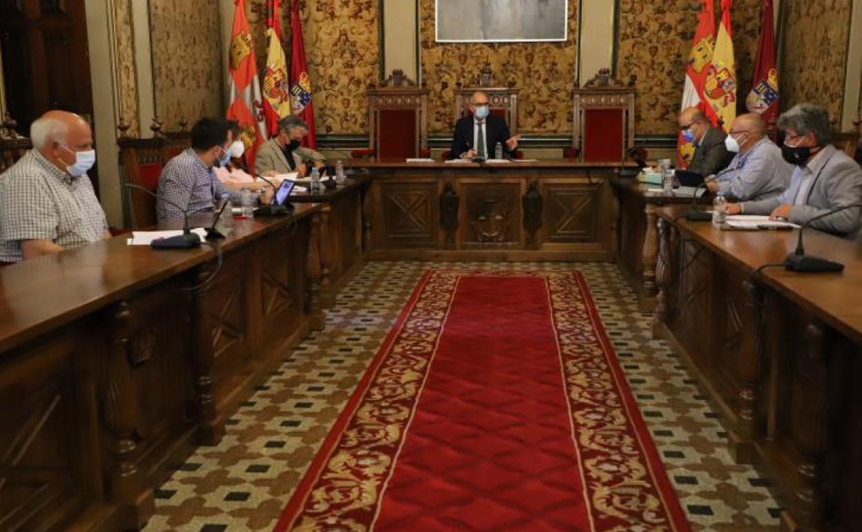 Pleno ordinario celebrado en el salón de plenos de la Diputación 