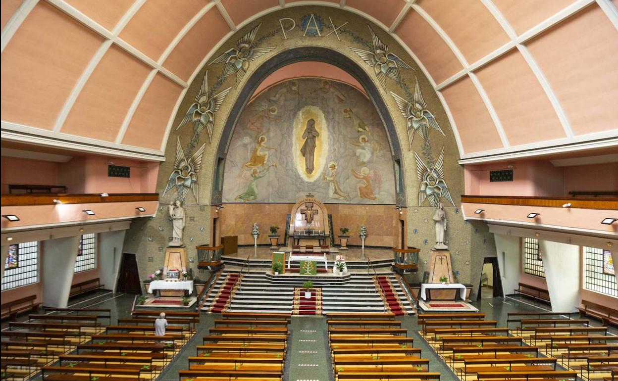 Interior de la iglesia de María Reina de la Paz, ayer por la mañana. 