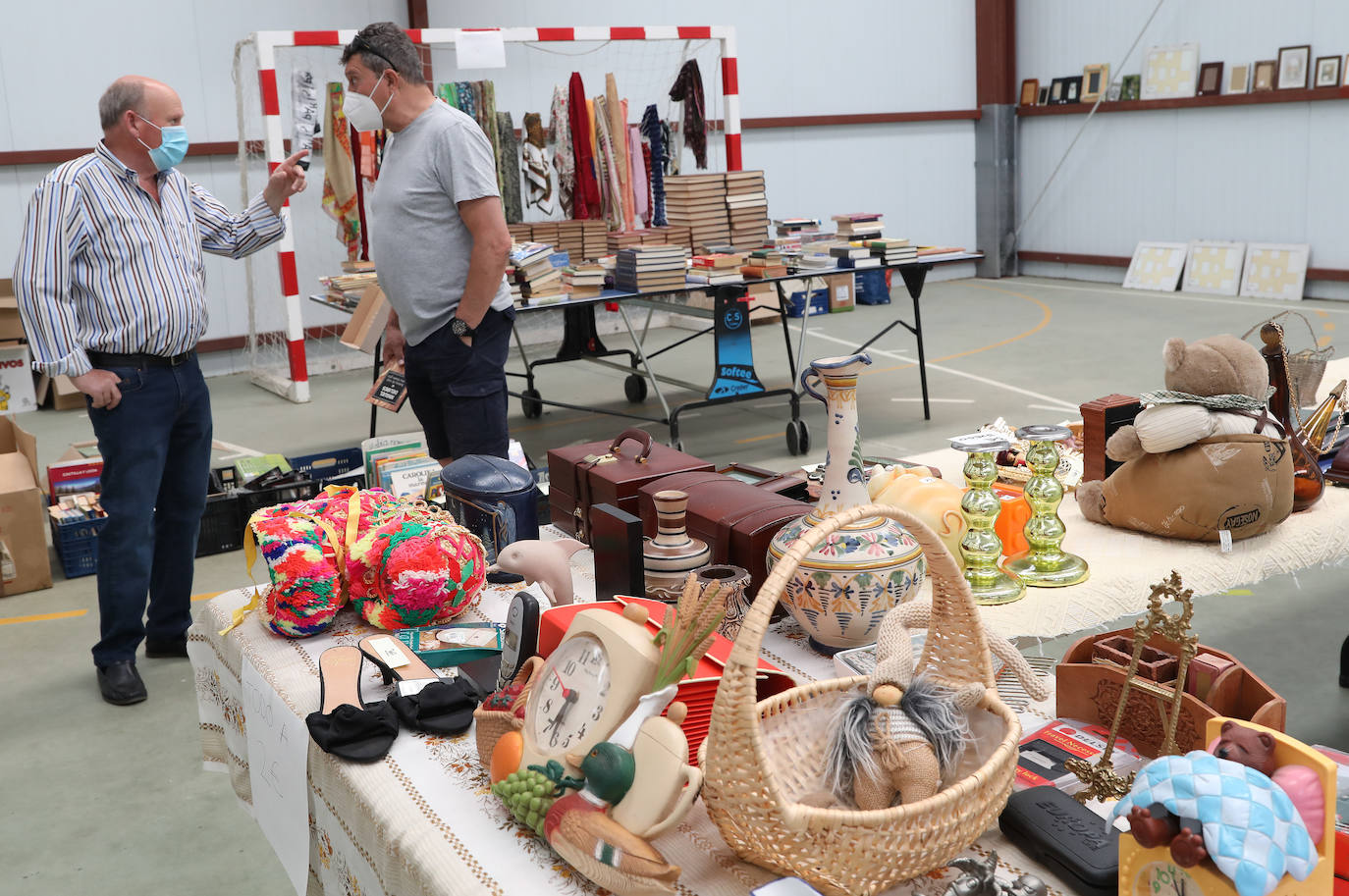 El polideportivo acogió este domingo la actividad de la Asociación Amigos del Monasterio de Santa Cruz de la Zarza