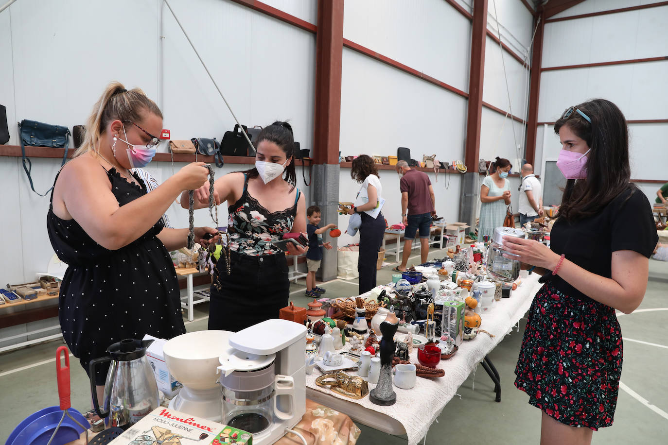 El polideportivo acogió este domingo la actividad de la Asociación Amigos del Monasterio de Santa Cruz de la Zarza