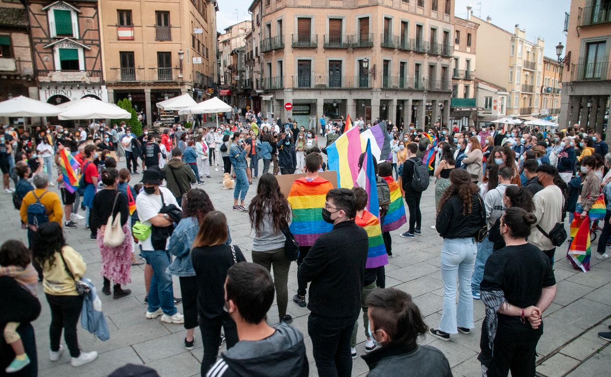 Aspecto que presentaba la plaza del Azoguejo al comienzo de la concentración.