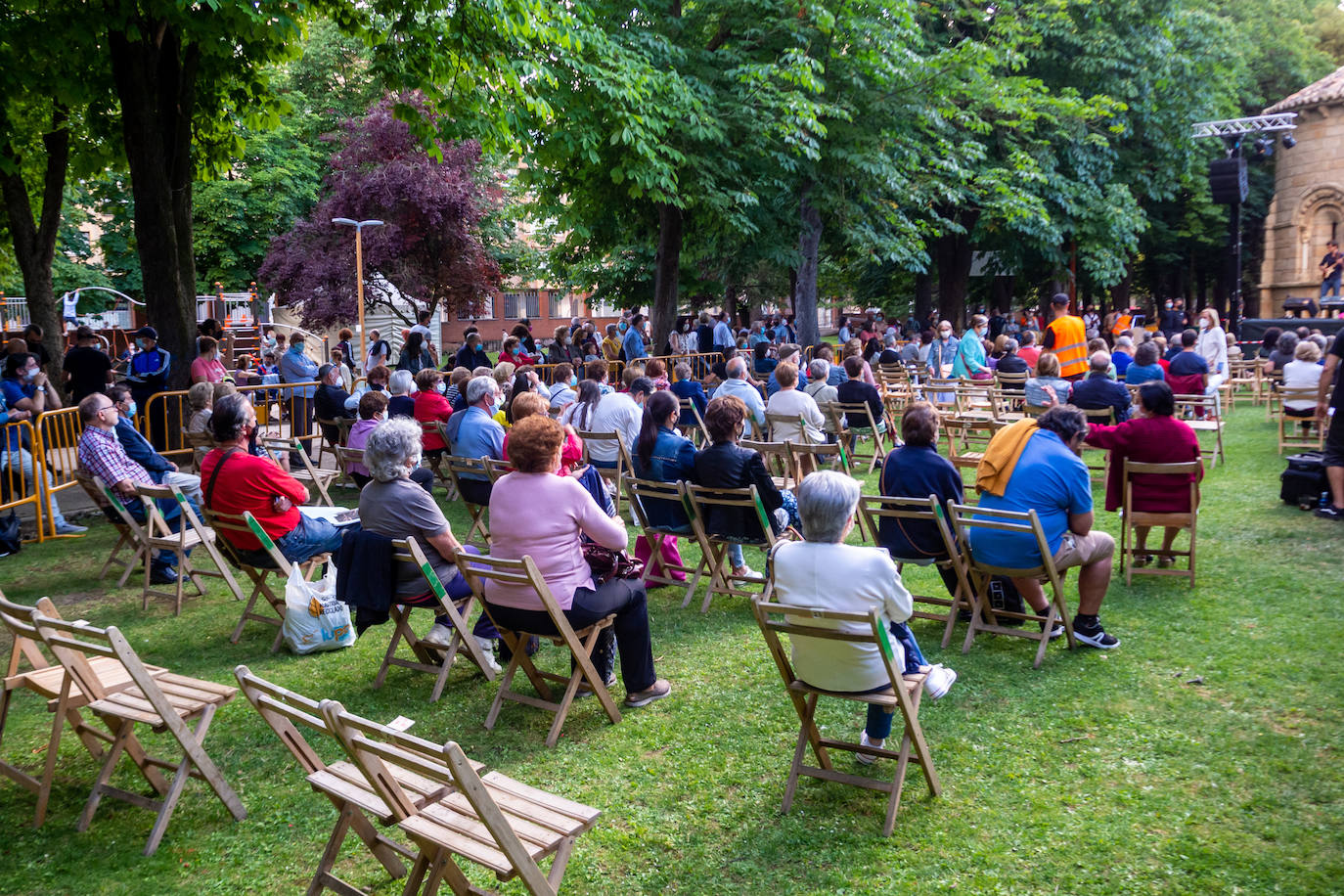 Concierto de Afro Social Club, primero del ciclo 'La huerta de las delicias', junto a la ermita románica. 