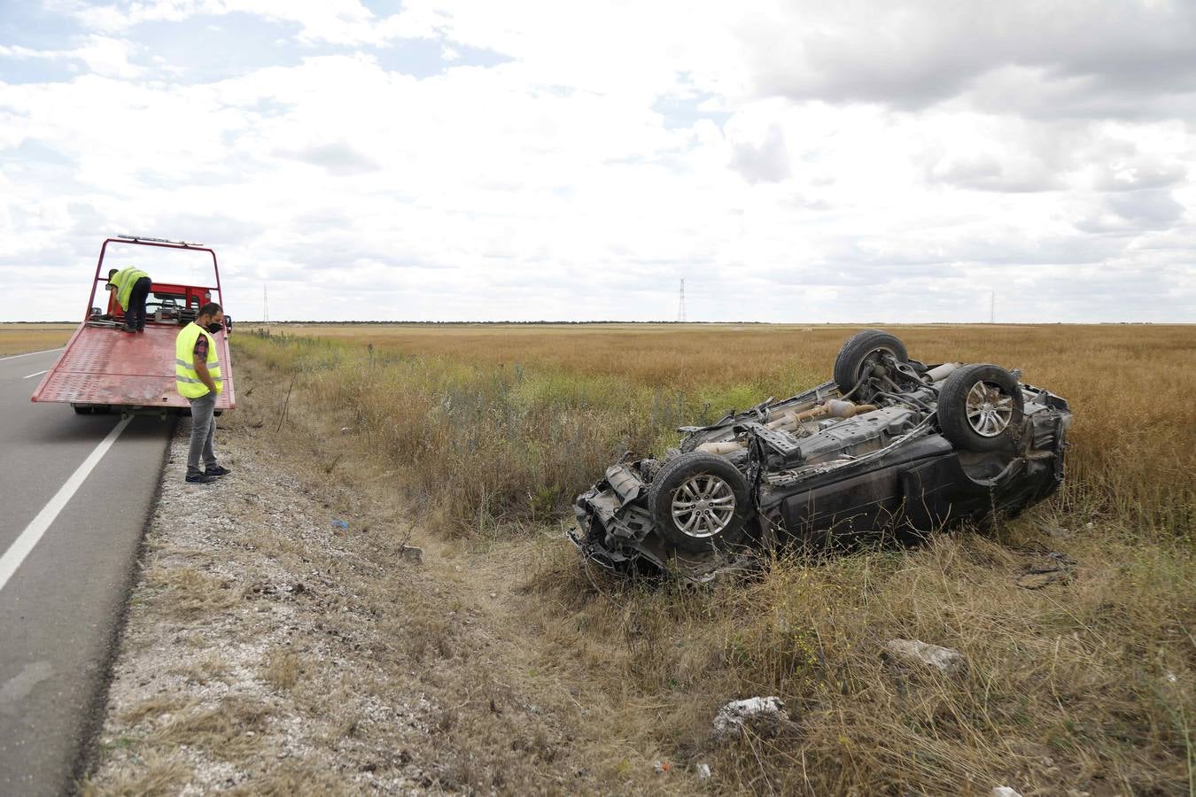 Fotos: Heridos una mujer y su hijo en un accidente en la carretera entre Peñafiel y Cuéllar