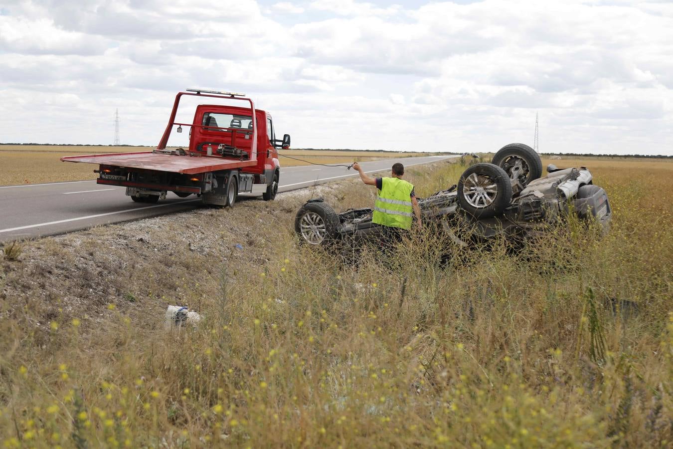 Fotos: Heridos una mujer y su hijo en un accidente en la carretera entre Peñafiel y Cuéllar