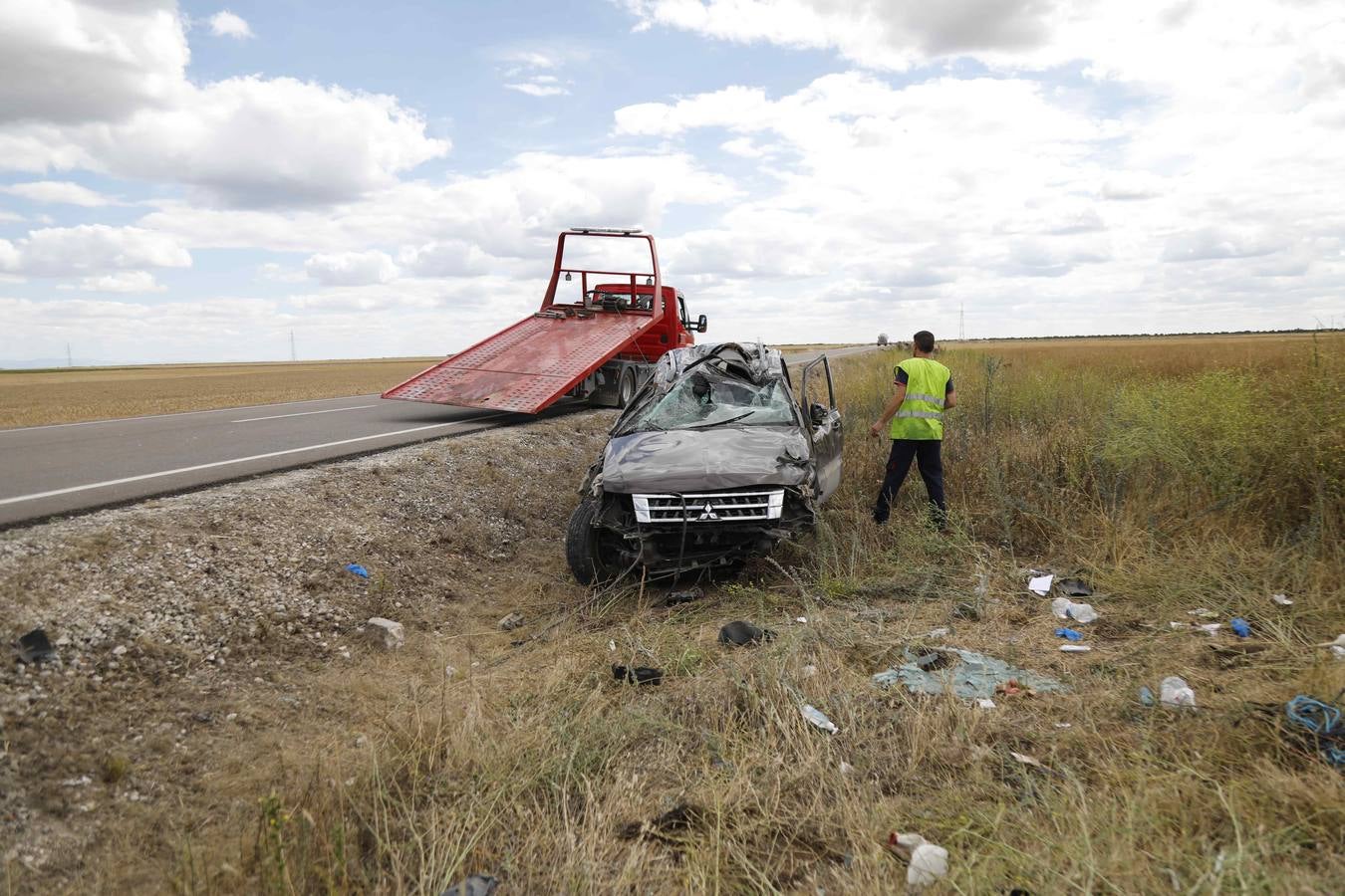 Fotos: Heridos una mujer y su hijo en un accidente en la carretera entre Peñafiel y Cuéllar