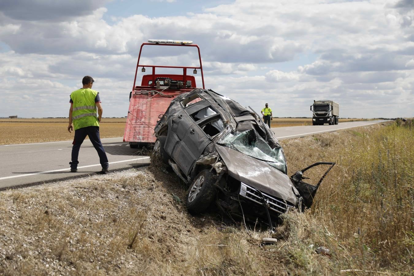 Fotos: Heridos una mujer y su hijo en un accidente en la carretera entre Peñafiel y Cuéllar