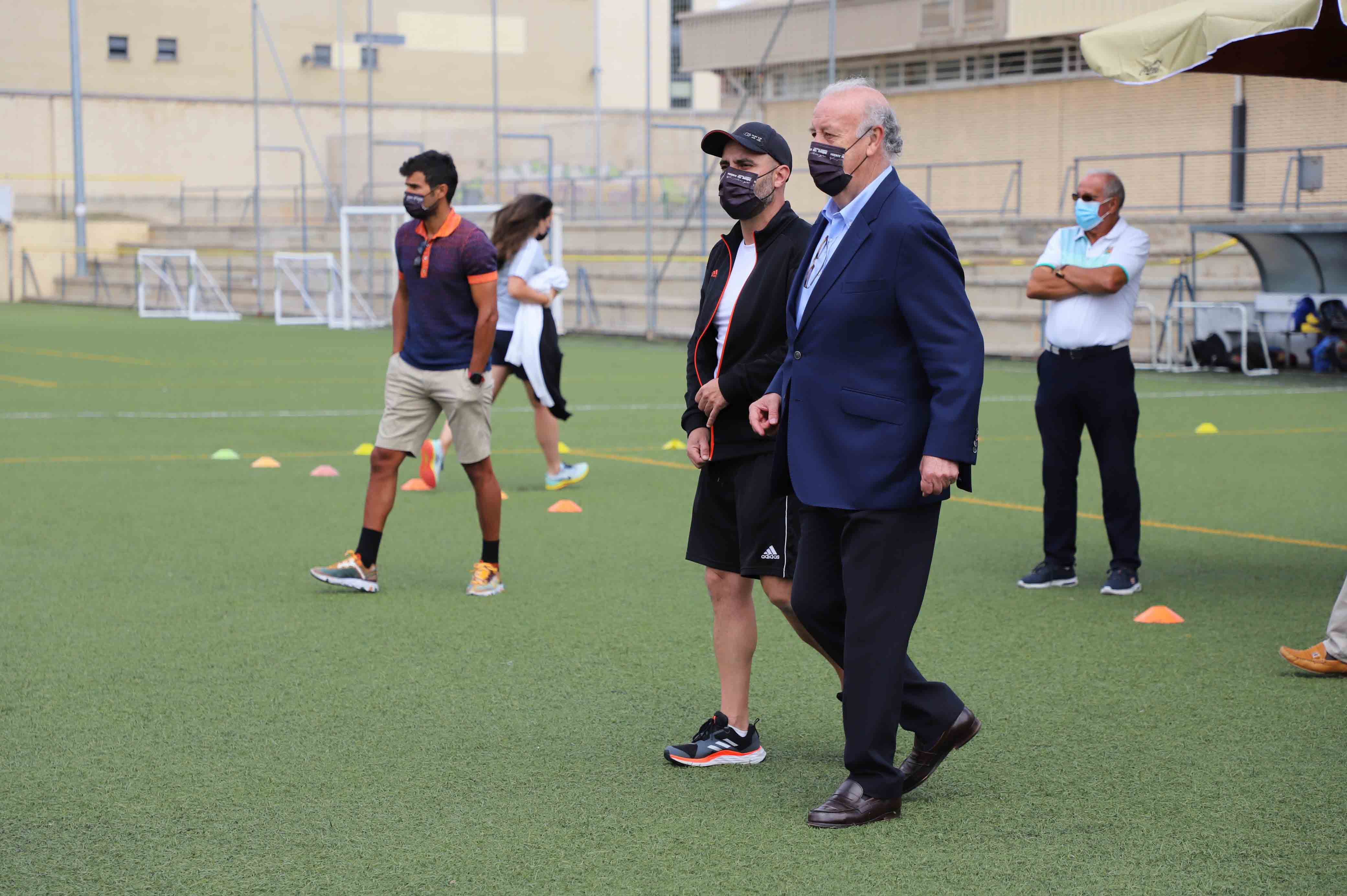 Vicente del Bosque visita su campus de verano