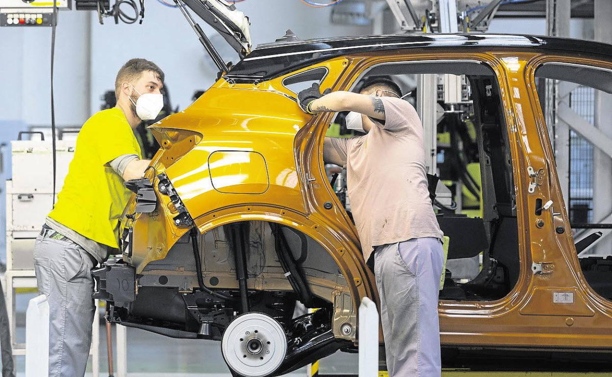 Línea de montaje en la factoría de Renault de Valladolid.