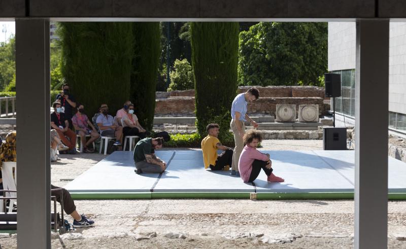 Frantics dance company. Last Space.