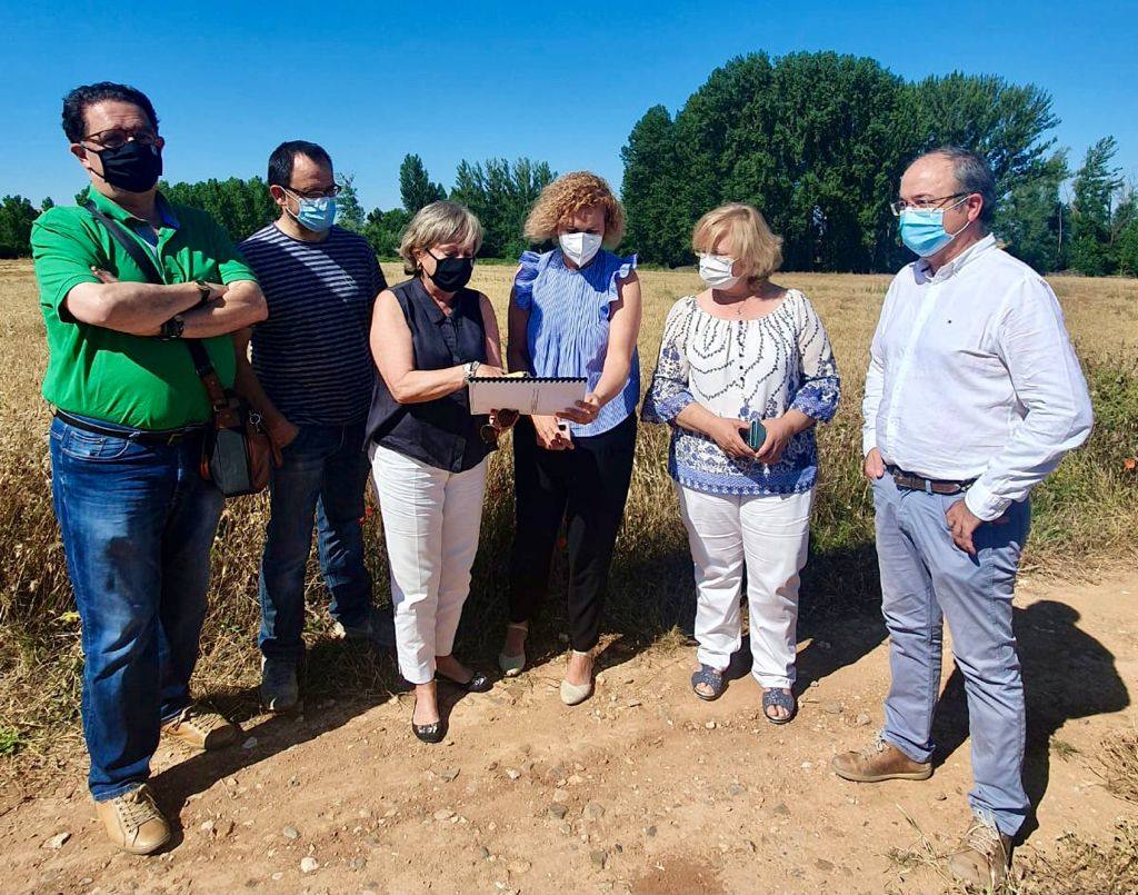 Visita de la presidenta de la CHD al lugar donde se construirá la EDAR.