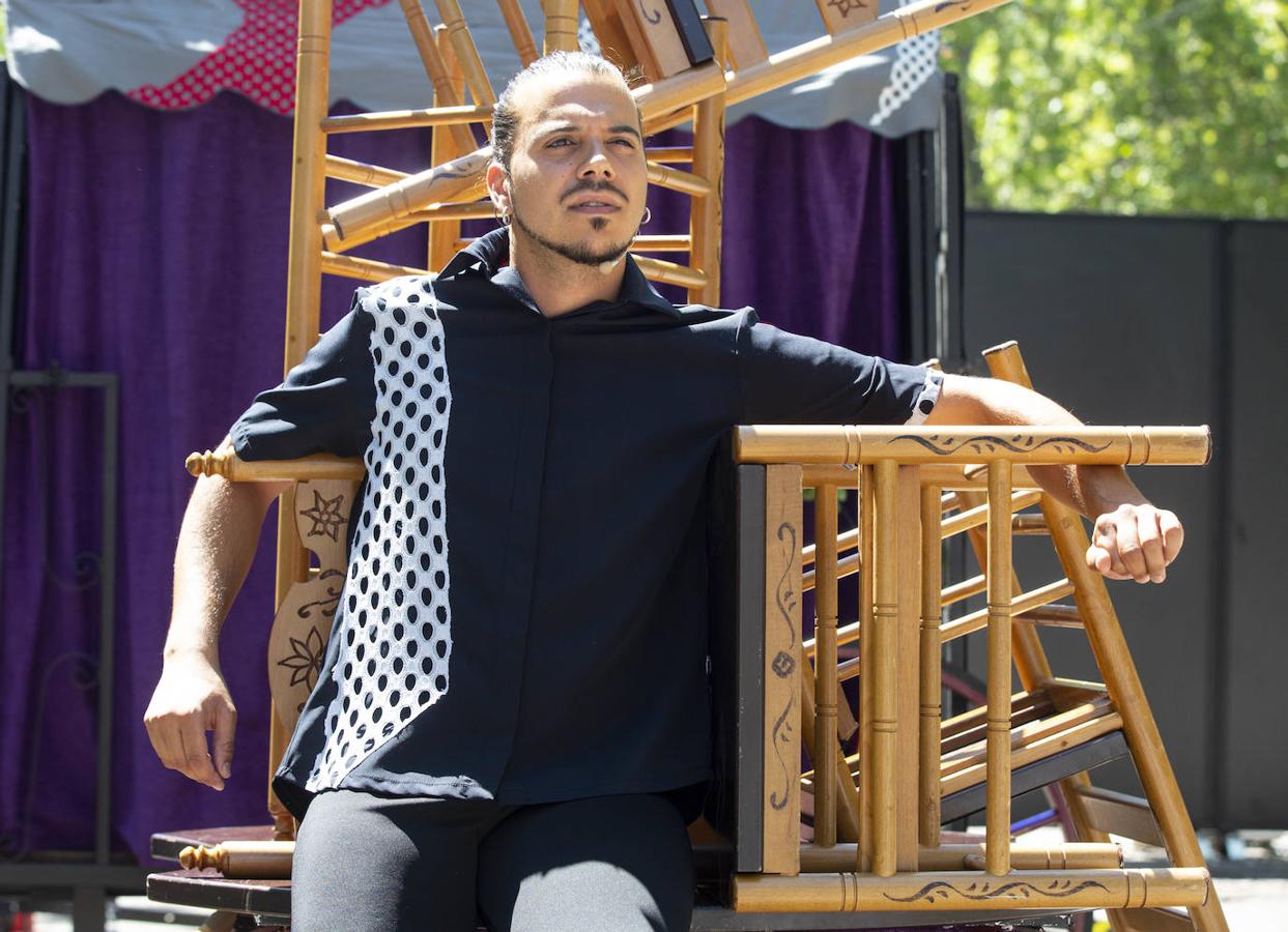 Sin Ojana, de Chicharrón Circo Flamenco, en la acera de Recoletos