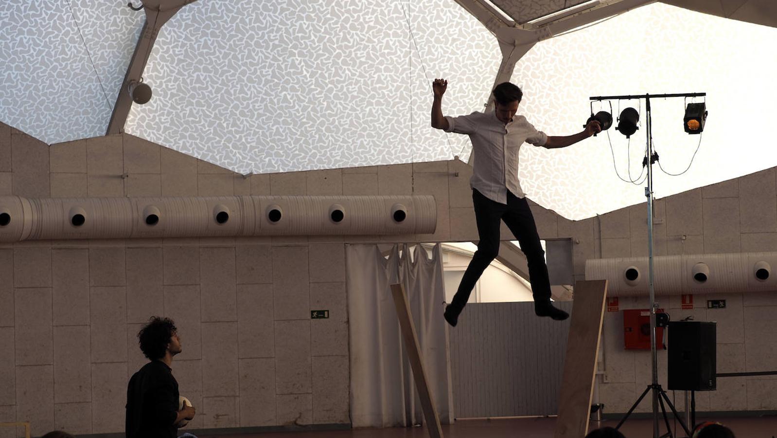 Ovvio, de Kolektiv Lapso Cirk, en la Cúpula del Milenio