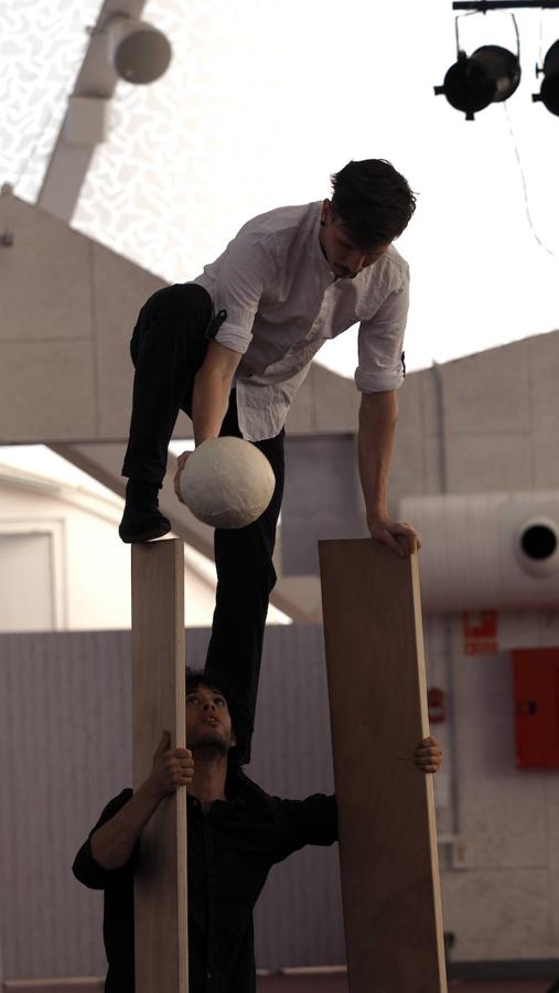 Ovvio, de Kolektiv Lapso Cirk, en la Cúpula del Milenio