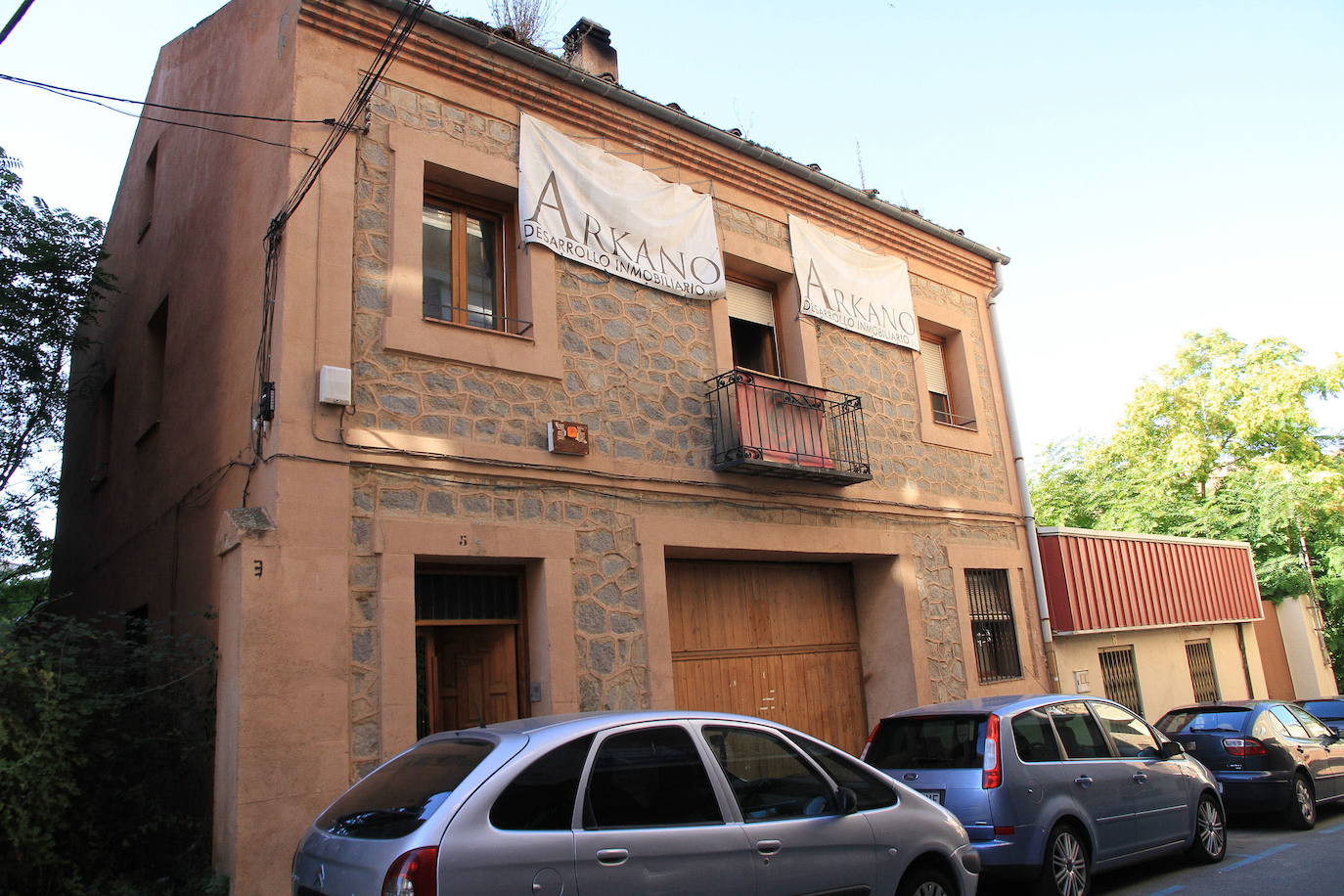 Casa del barrio de San Millán donde consumían droga algunos de los clientes del punto de venta desarticulado por la Policía Nacional.