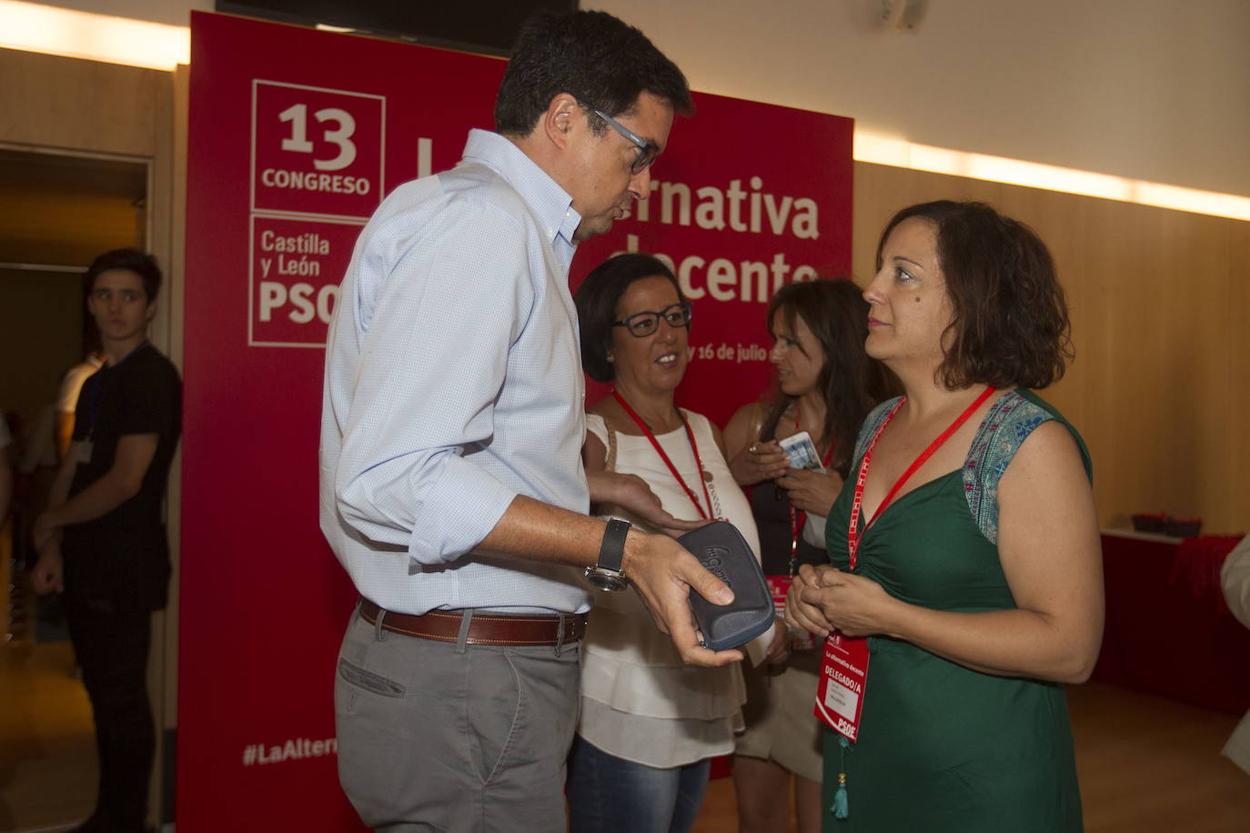 Óscar López, junto a la eurodipuata Iratxe García