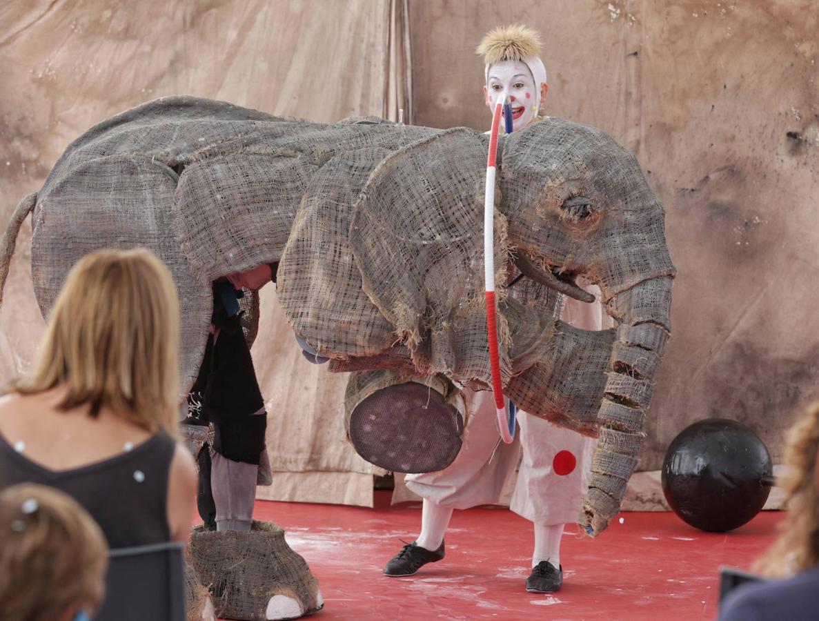 Parade, El Circo de los valientes, en la Cúpula del Milenio