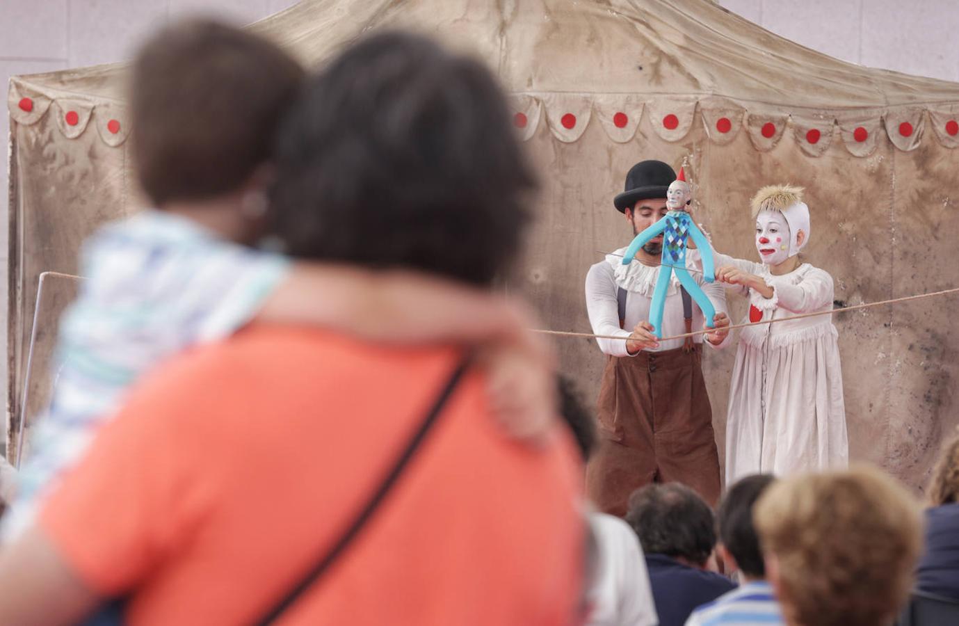 Parade, El Circo de los valientes, en la Cúpula del Milenio