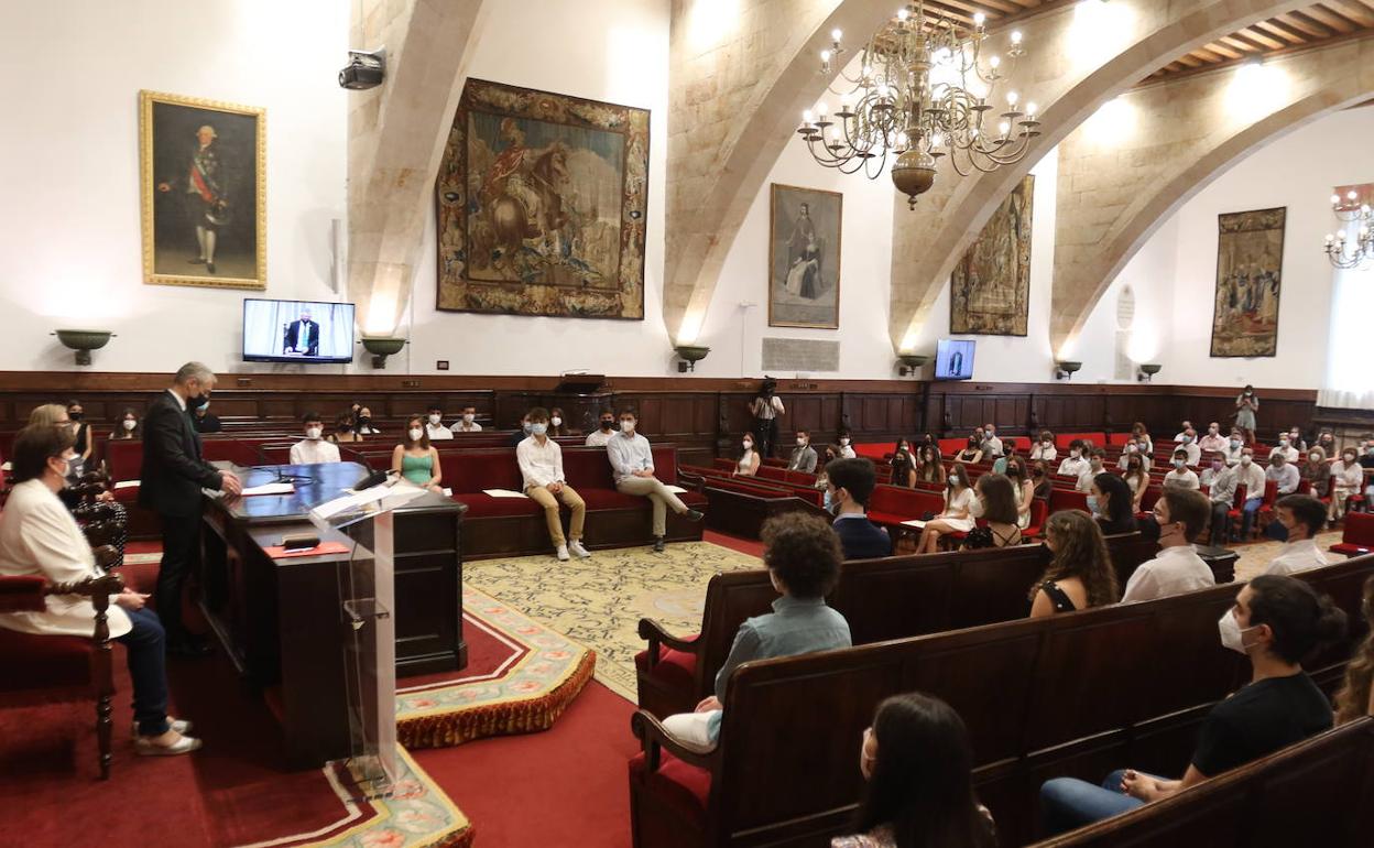 Acto de entrega de premios a los estudiantes en el Paraninfo de la Universidad de Salamanca