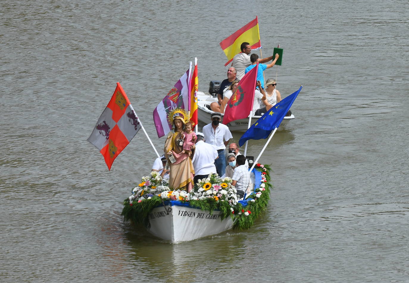 La Virgen del Carmen recorre las aguas del Pisuerga