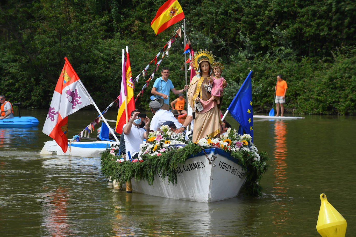 La Virgen del Carmen recorre las aguas del Pisuerga