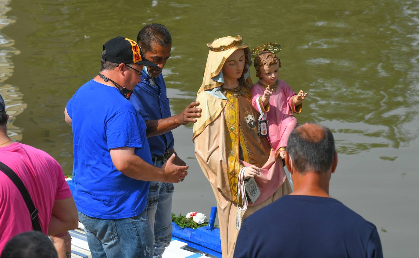 La Virgen del Carmen recorre las aguas del Pisuerga