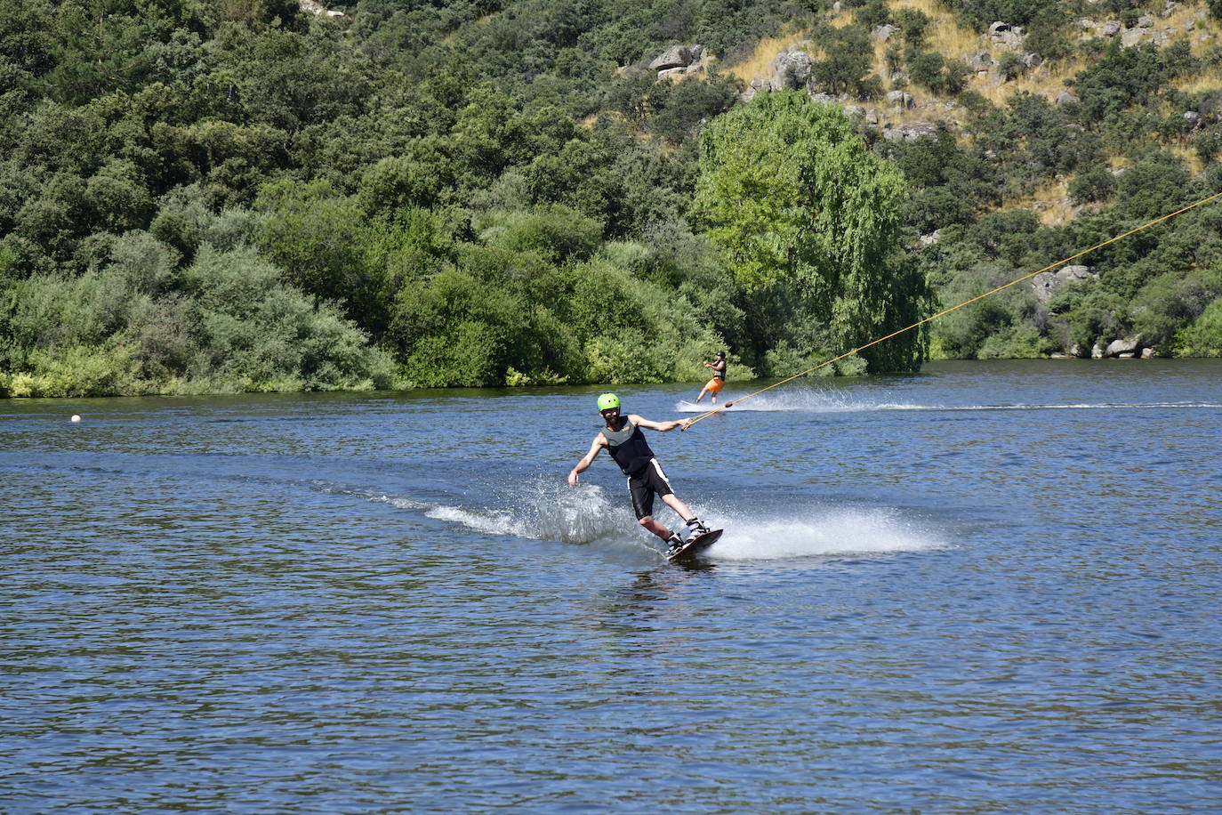 Bañistas en zonas como el Pontón Alto, La Panera o el pantano de Los Ángeles de San Rafael.