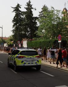 Imagen secundaria 2 - Masiva respuesta de los jóvenes de Salamanca al cribado de la Junta con grandes colas en el pabellón Unamuno