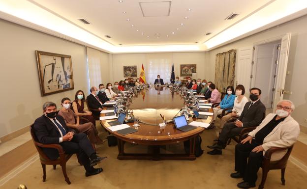 Imagen. El presidente del Gobierno, Pedro Sánchez, preside este martes la primera reunión del Consejo de Ministros tras la remodelación ministerial