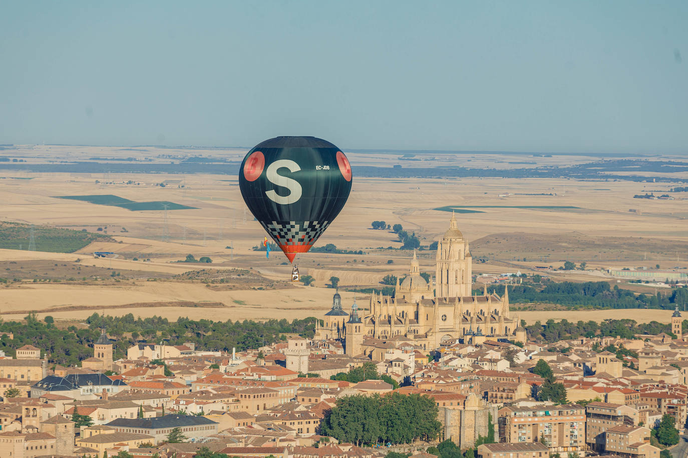 Los globos vuelan por el cielo de Segovia.