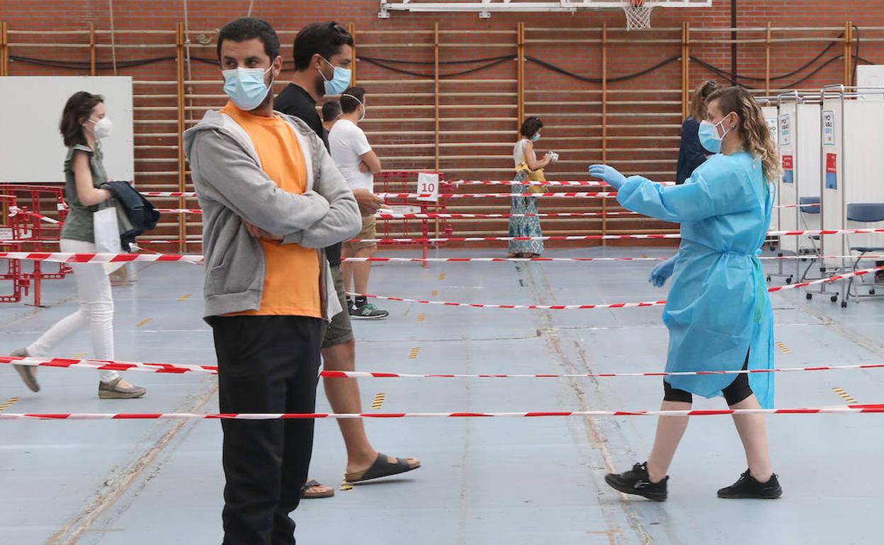 Vacunación de este jueves a los nacidos en 1984 y 1985 en la capital.