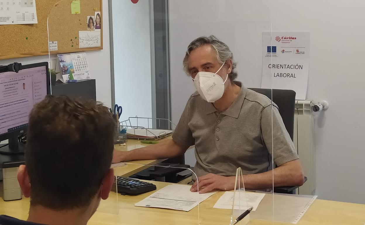A través de 'Brújula' se ofrece orientación a personas con dificultad para acceder al muundo laboral 