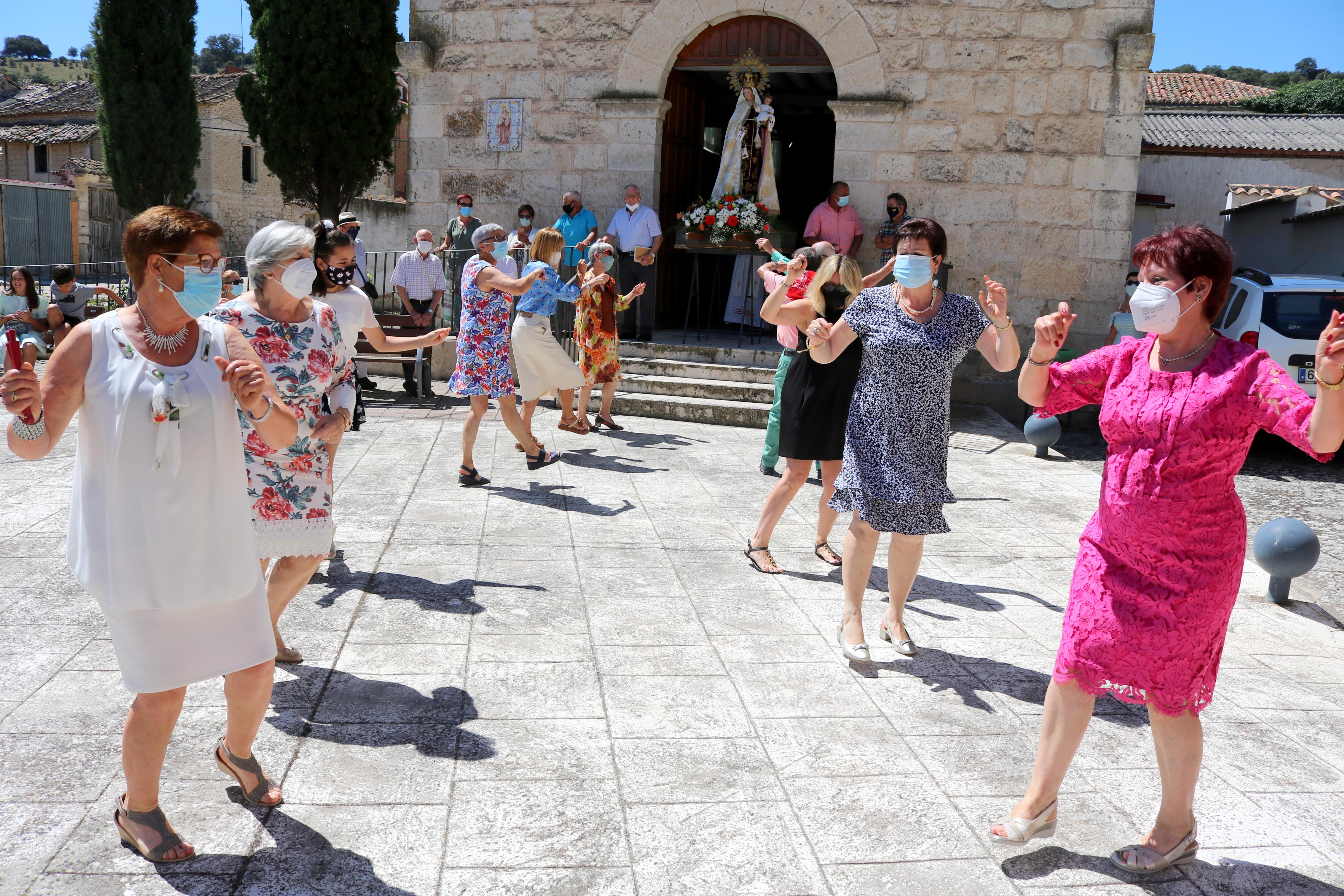 Los ceviqueños danzaron en honor a la Virgen del Carmen