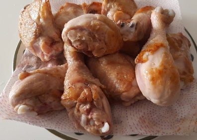 Imagen secundaria 1 - La receta: Muslitos de pollo guisados