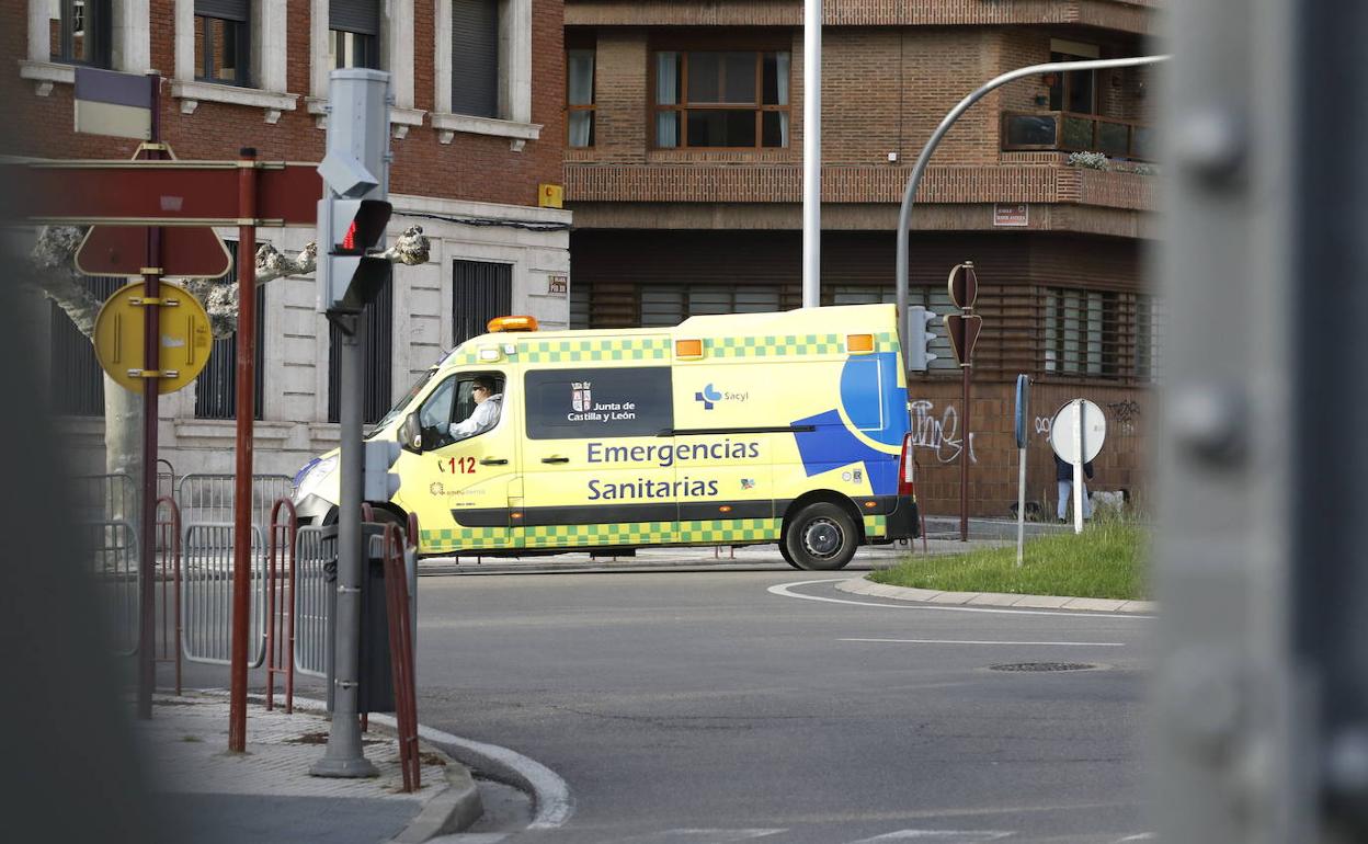 Intoxicada por el humo del incendio de un colchón en el rellano de un piso en Palencia