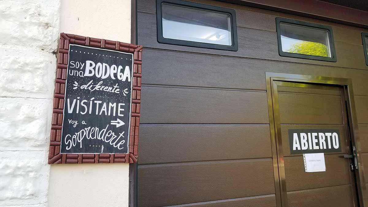 Solo una bodega se puede visitar actualmente de forma oficial, es la Bodega Covarrubias. Allí se sigue elaborando vino y con la visita se pueden catar los caldos.