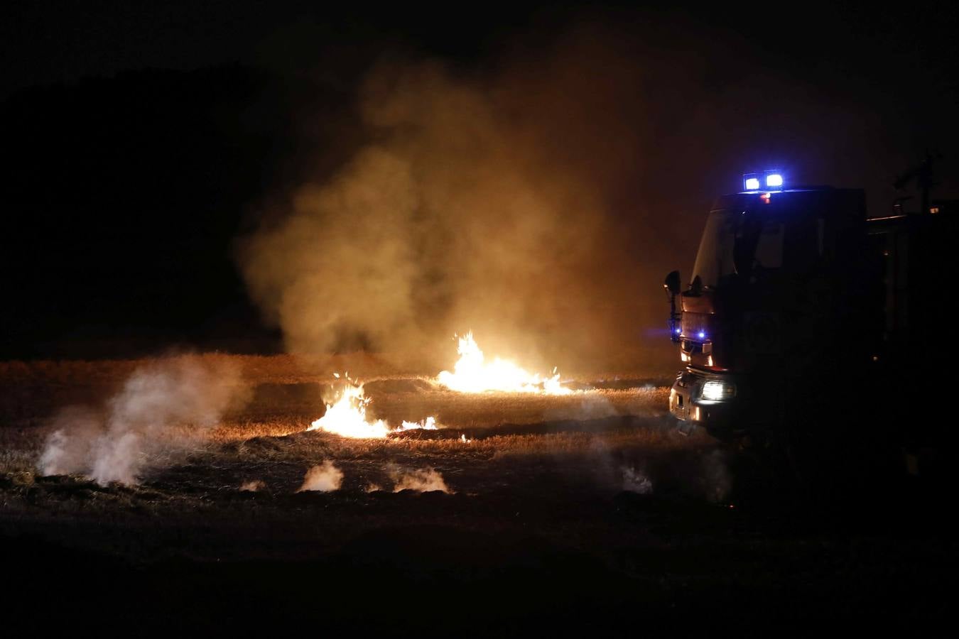 Fotos: Incendio de rastrojos en Canillas de Esgueva