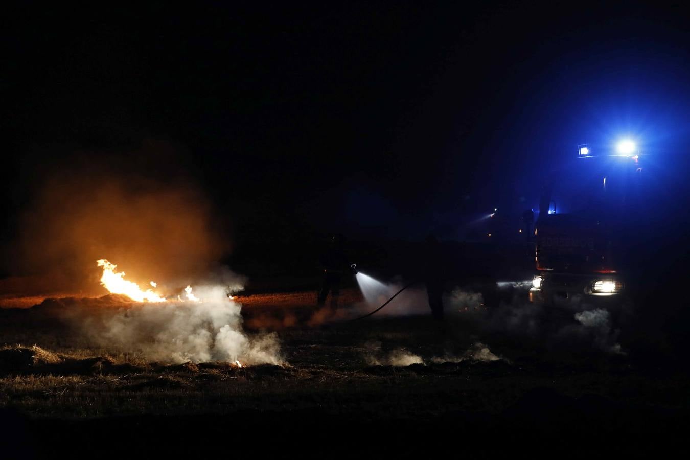 Fotos: Incendio de rastrojos en Canillas de Esgueva