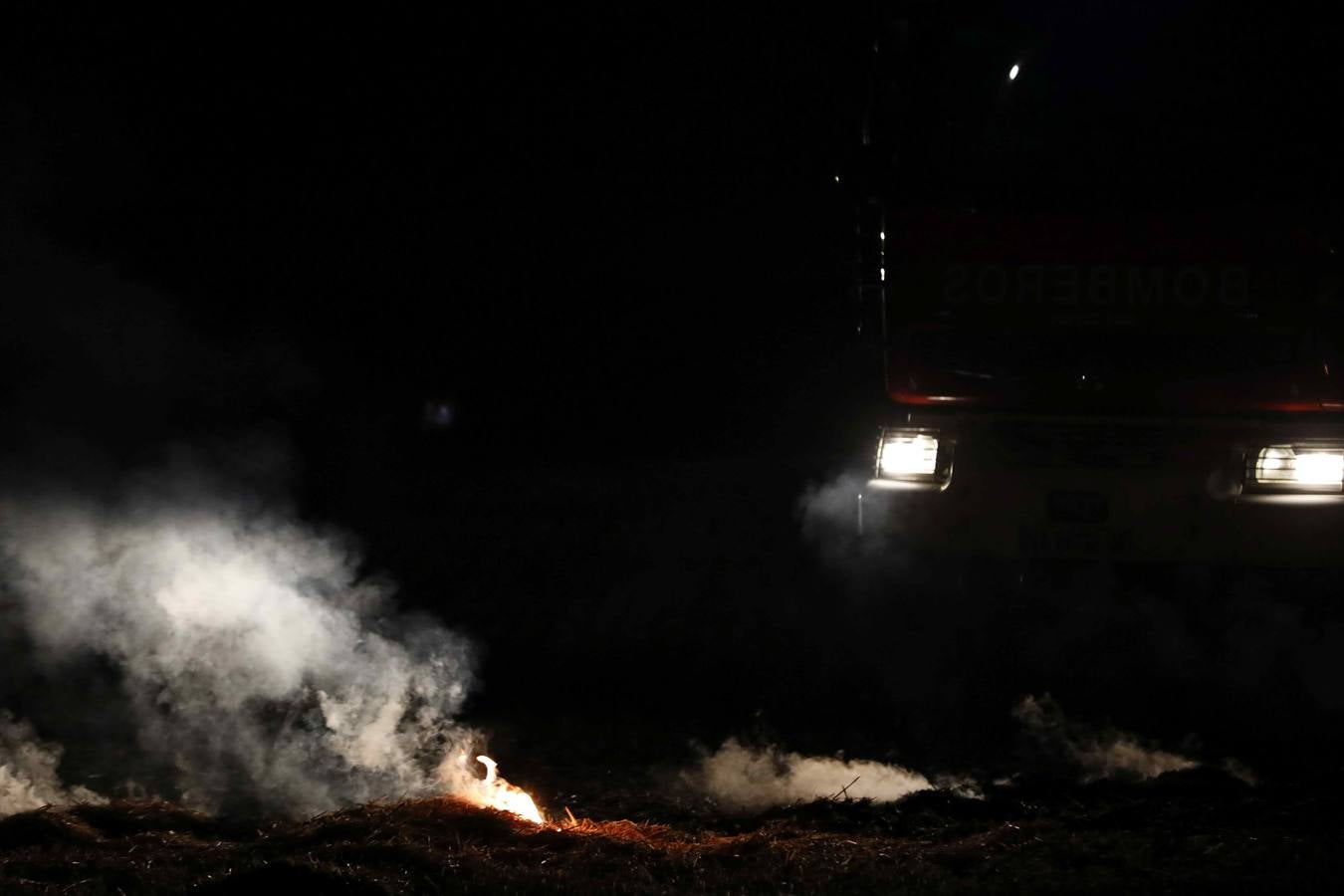 Fotos: Incendio de rastrojos en Canillas de Esgueva