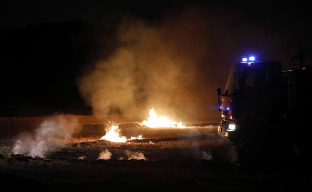 Incendio de rastrojo en Canillas de Esgueva. 