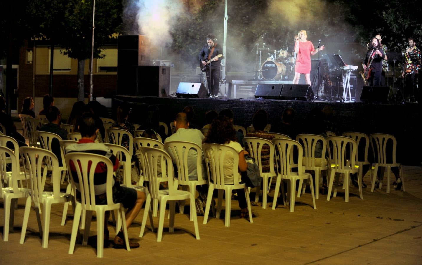 Fotos: Concierto de Mrs Misery en la Plaza España de Santovenia de Pisuerga