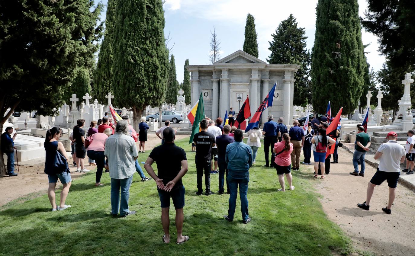 Fotos: Homenaje a Onésimo Redondo en el cementerio del Carmen de Valladolid